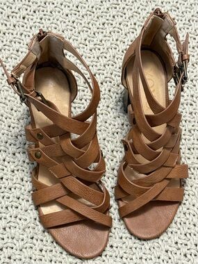 XOXO Women's Strappy Brown Leather Sandals Size 6